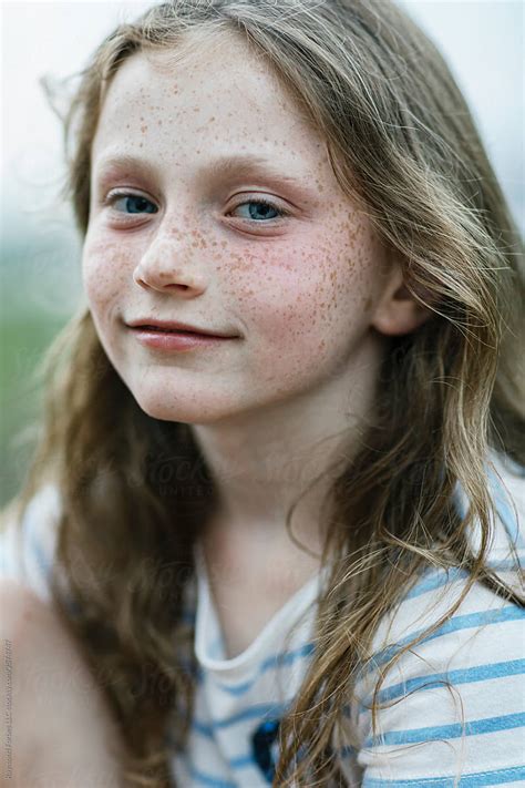 Young Girl Freckles Photos, Download The BEST Free Young。